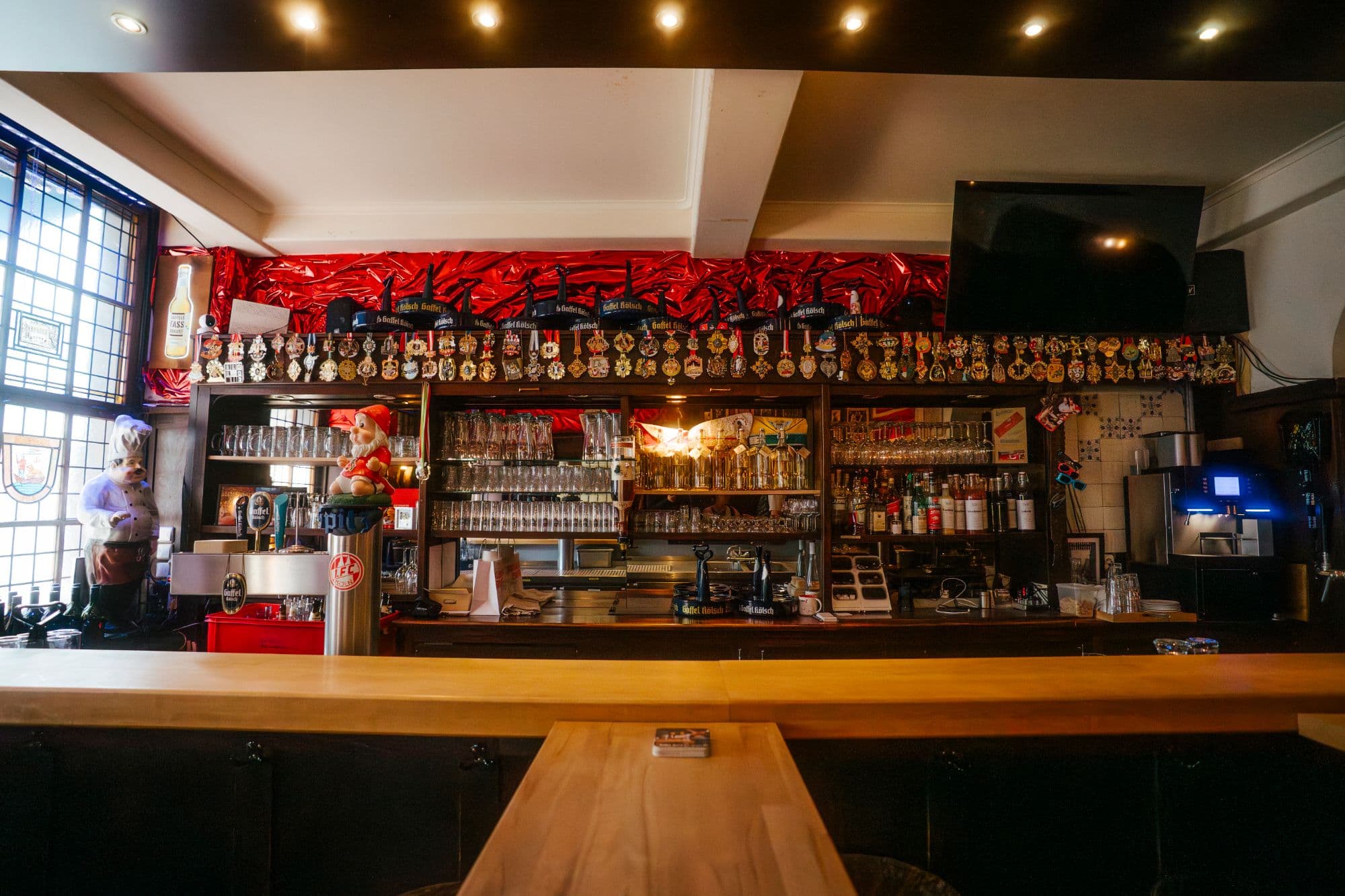 Wirtshaus Spitz – Bar mit Gaffel Kölsch Zapfhahn